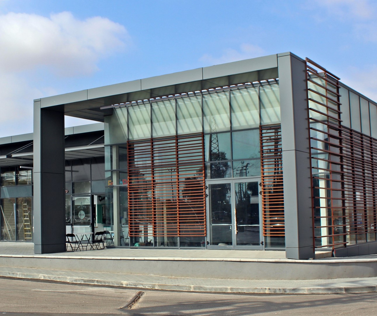 חיפוי אלומיניום למבנה